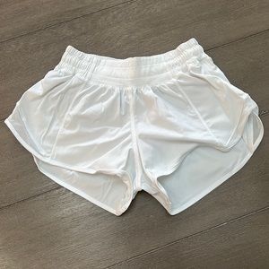 White Lululemon 2.5 Hotty Hot low rise